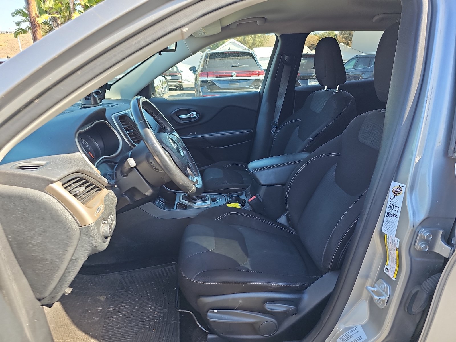 Used 2016 Jeep Cherokee Latitude FWD image 16