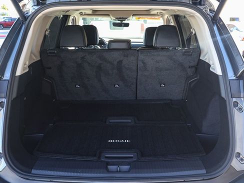 Used 2022 Nissan Rogue SL w/ SL Premium Package image 16