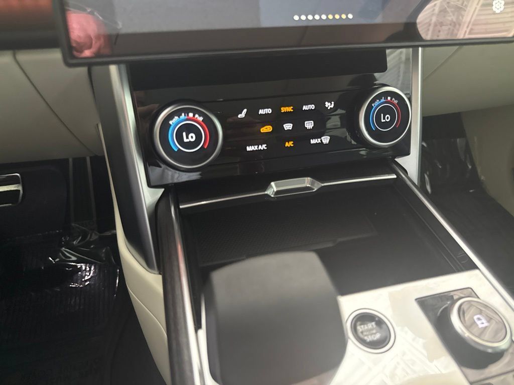 Used 2023 Land Rover Range Rover SE AWD/4WD image 18