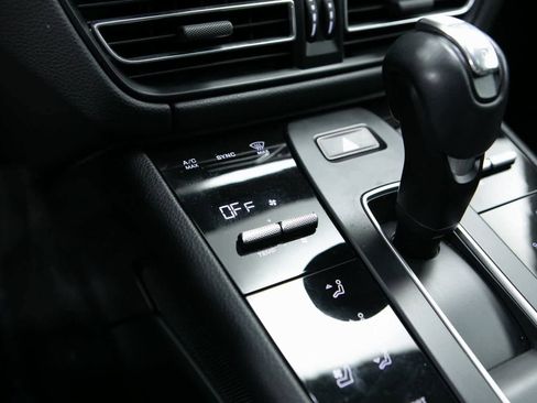 Certified 2023 Porsche Macan image 22