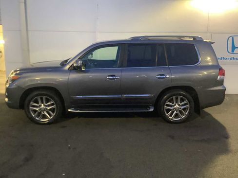 Used 2013 Lexus LX 570 4WD w/ Luxury Pkg image 2