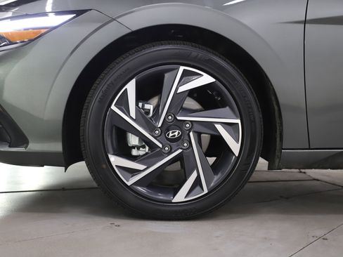 Used 2024 Hyundai Elantra SEL w/ Convenience Package image 28