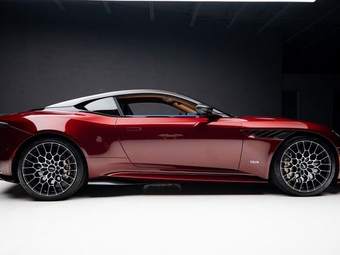 Used 2023 Aston Martin DBS Coupe RWD image 41