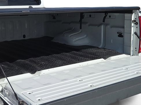 Used 2015 Nissan Frontier SV image 9