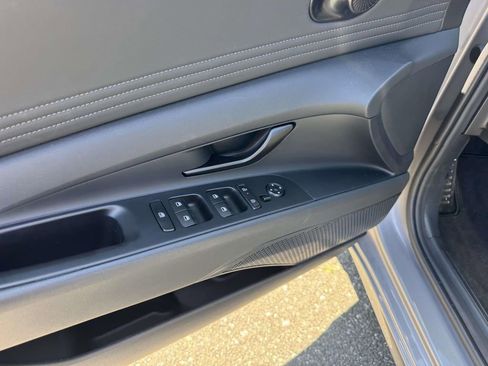 Used 2025 Hyundai Elantra SEL FWD image 13