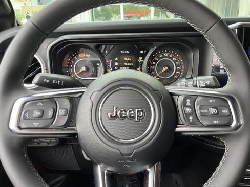 New 2026 Jeep Wrangler Unlimited Sahara w/ Whitecap Package AWD/4WD image 32
