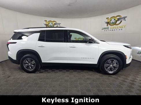 Certified 2025 Chevrolet Traverse LT w/ Driver Confidence Package image 10