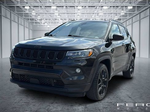 Used 2023 Jeep Compass Latitude AWD/4WD image 1