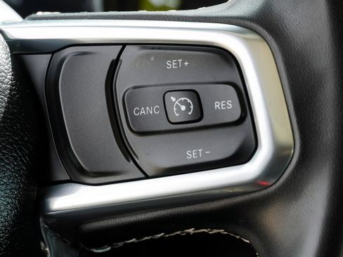 Used 2023 Jeep Wrangler Unlimited Sahara AWD/4WD image 34