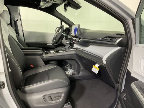 New 2026 Toyota Sienna XSE image 24