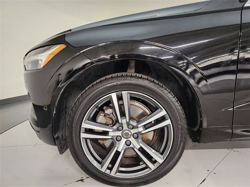 Used 2018 Volvo XC60 T6 Momentum w/ Convenience Package image 11