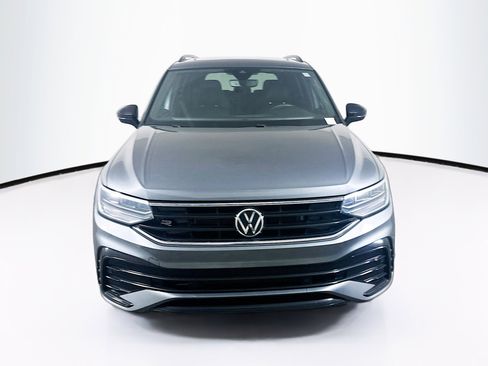 Used 2023 Volkswagen Tiguan SE R-Line image 2