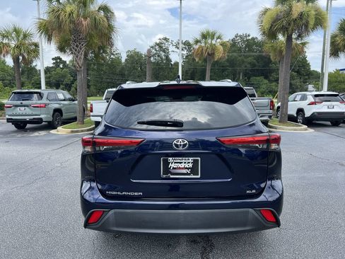 Used 2022 Toyota Highlander XLE FWD image 9