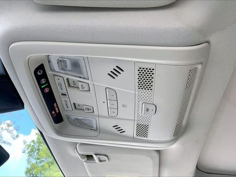 Used 2020 Cadillac XT6 Premium Luxury FWD image 32