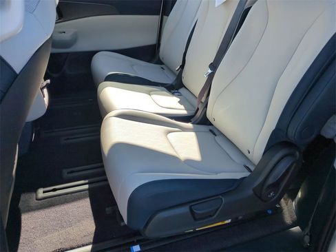 New 2026 Kia Carnival SX image 25