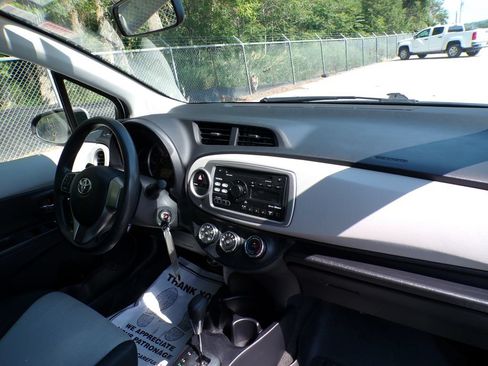 Used 2014 Toyota Yaris LE FWD image 12