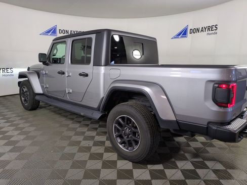 Used 2020 Jeep Gladiator Overland AWD/4WD image 3