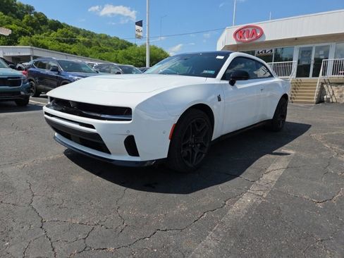 Used 2026 Dodge Charger Scat Pack w/ Blacktop Package AWD/4WD image 3