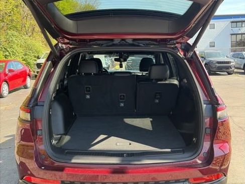 Used 2024 Jeep Grand Cherokee Altitude image 29