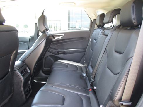 Used 2022 Ford Edge Titanium AWD/4WD image 18