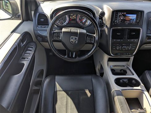 Used 2019 Dodge Grand Caravan SXT w/ Driver Convenience Group image 17