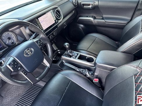 Used 2020 Toyota Tacoma TRD Off-Road AWD/4WD image 10