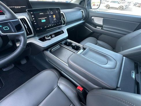 Used 2025 Ford Expedition Active AWD/4WD image 9
