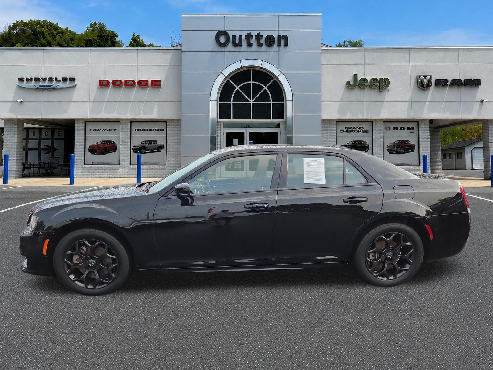 Certified 2022 Chrysler 300 Touring L AWD/4WD image 7
