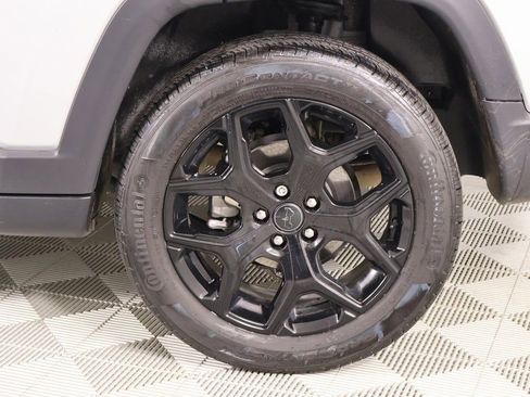 Used 2025 Jeep Compass Limited image 18