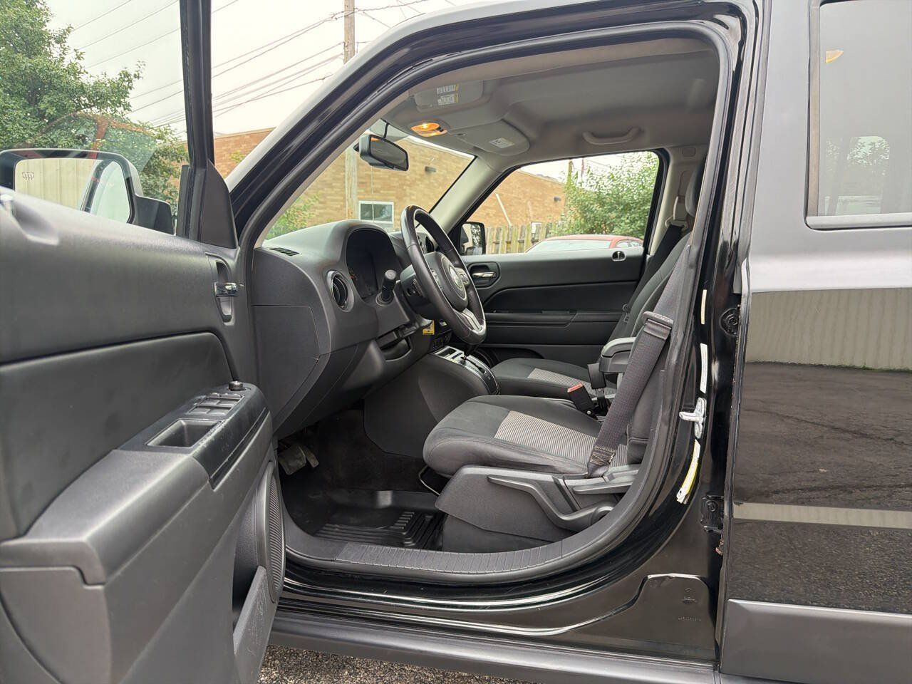Used 2014 Jeep Patriot Latitude AWD/4WD image 18