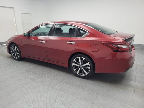 Used 2017 Nissan Altima 2.5 SR w/ Interior Lighting Package FWD image 3