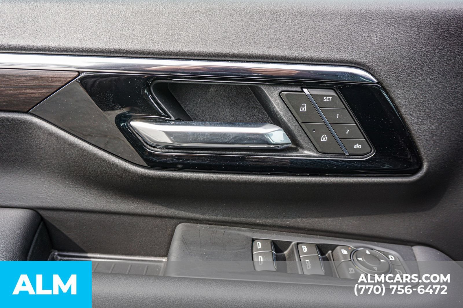 Used 2025 Chevrolet Suburban Premier AWD/4WD image 54