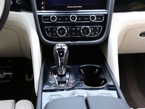 Used 2021 Bentley Bentayga image 52