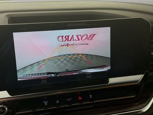 Used 2024 GMC Sierra 3500 SLE w/ SLE Convenience Package image 17