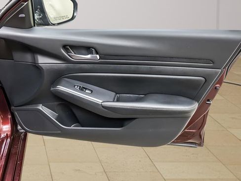 Used 2024 Nissan Altima 2.5 SV image 24