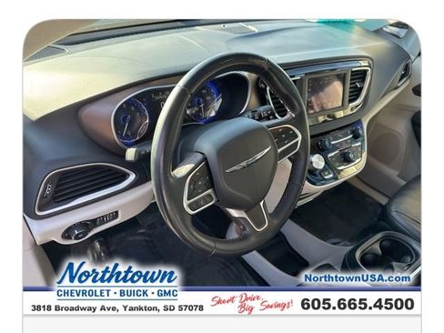 Used 2018 Chrysler Pacifica Touring-L image 12