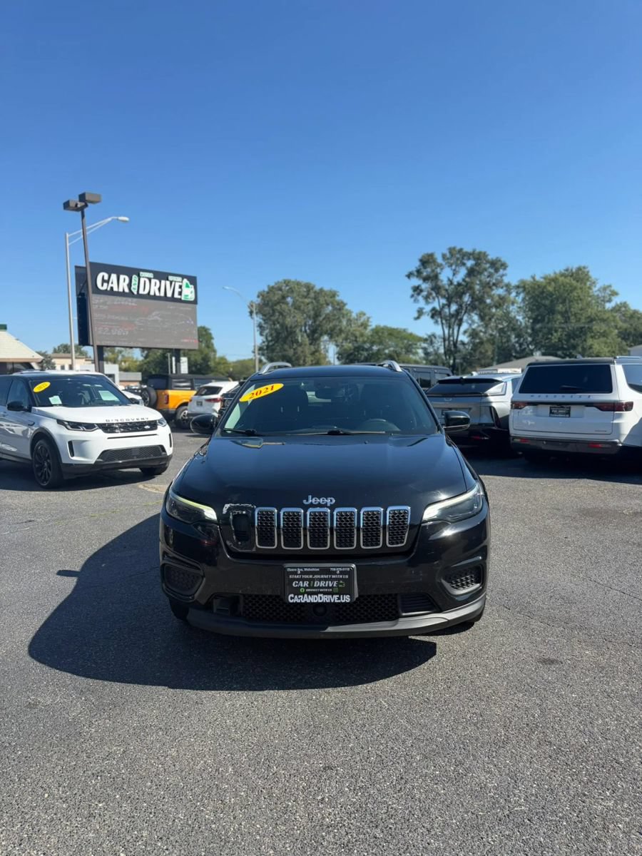 Used 2021 Jeep Cherokee Latitude FWD image 1