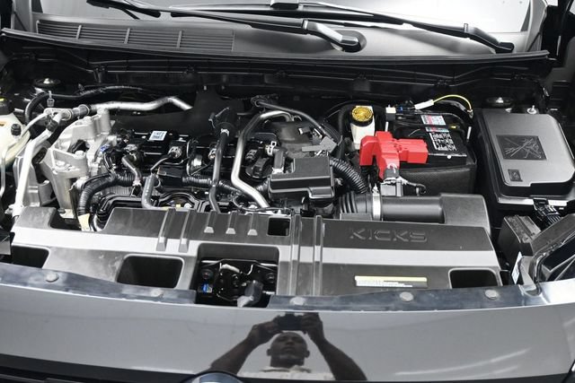 Used 2025 Nissan Kicks SR FWD image 39