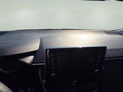 Used 2021 Toyota Corolla LE image 9