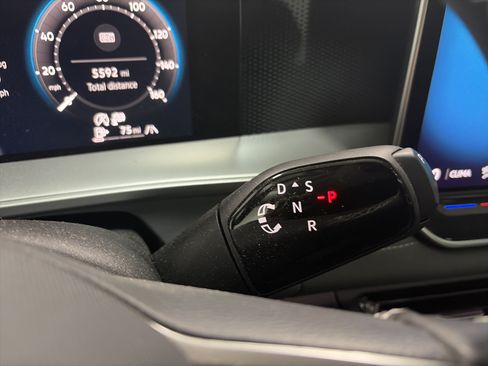 Certified 2025 Volkswagen Tiguan SE AWD/4WD image 23
