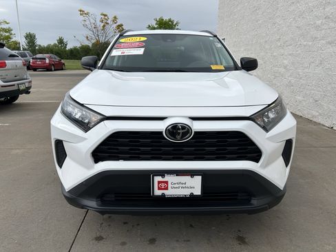 Used 2021 Toyota RAV4 LE AWD/4WD image 2