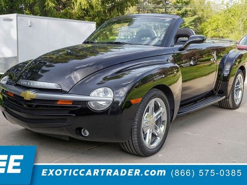 Used 2005 Chevrolet SSR w/ Preferred Equipment Group RWD image 1