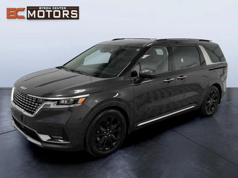 Used 2023 Kia Carnival SX Prestige image 1