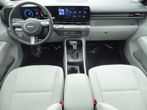 Used 2025 Hyundai Kona SEL FWD image 12
