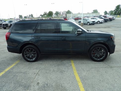 Used 2025 Ford Expedition Platinum w/ Stealth Performance Package AWD/4WD image 6
