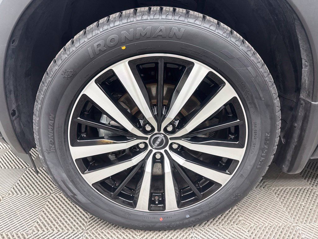 Used 2025 Nissan Pathfinder Platinum FWD image 9