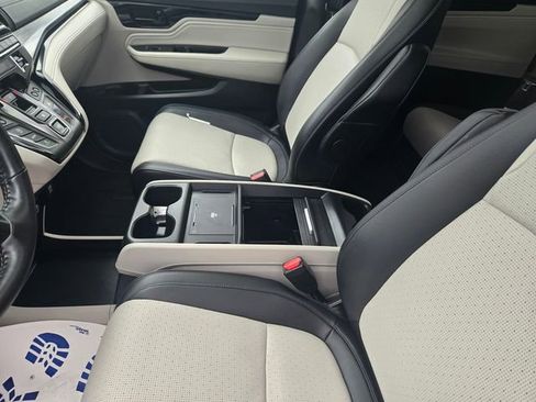 Used 2025 Honda Odyssey Elite image 12