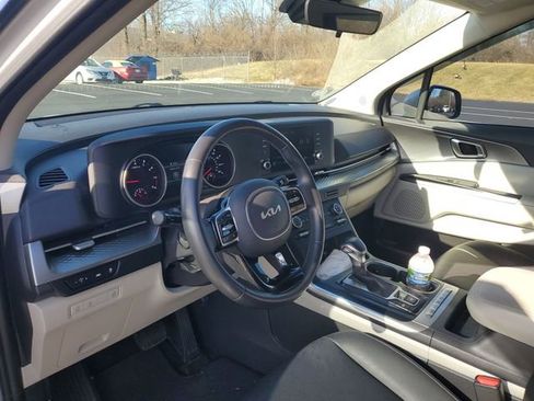Used 2022 Kia Carnival LX image 18