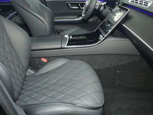 Used 2025 Mercedes-Benz S 580 4MATIC Sedan image 3