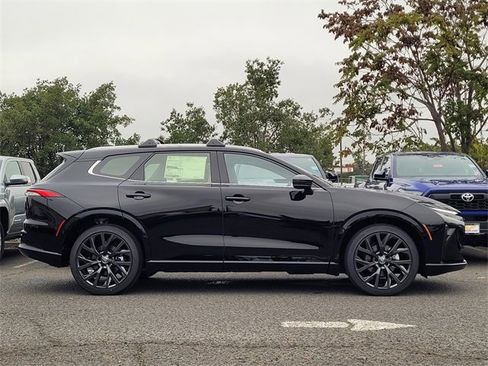 New 2025 Toyota Crown Signia image 4